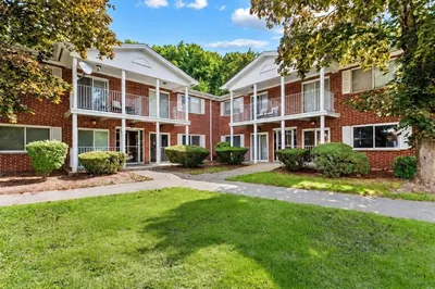 47 Bayberry Dr #2 1