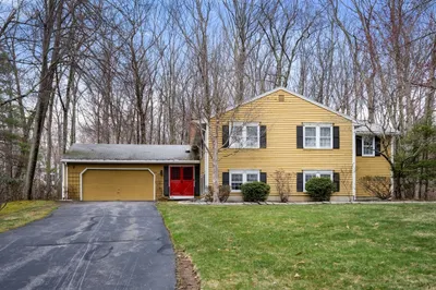 3 Briarcliff Dr