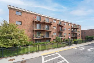 26 Waverly St #405 1