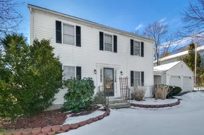 10 Crowningshield Rd