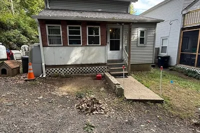 76 Lens St