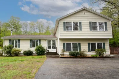 453 Leicester St 1