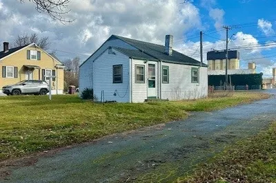 91 S Main St
