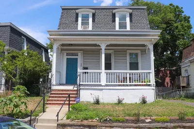 30 Woodbine St 1