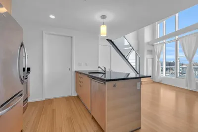 1 Earhart St #525