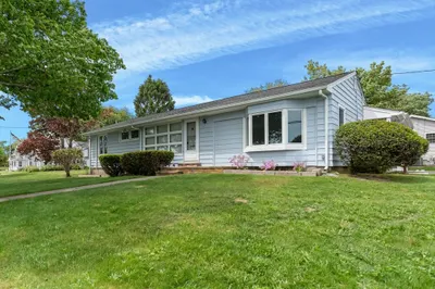 821 Pearse Rd 1