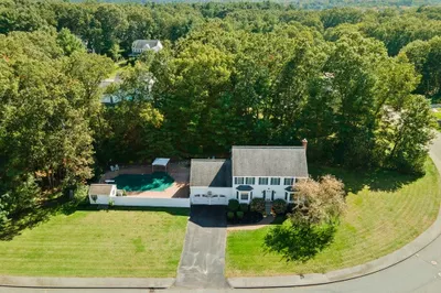 132 Londonderry Way 1