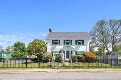 12 Goddard St