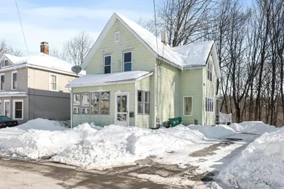 93 Forest St