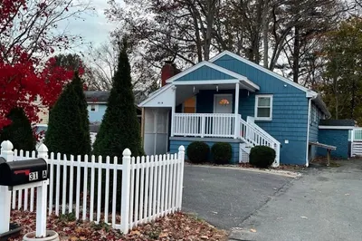 31 Border Rd #B 1