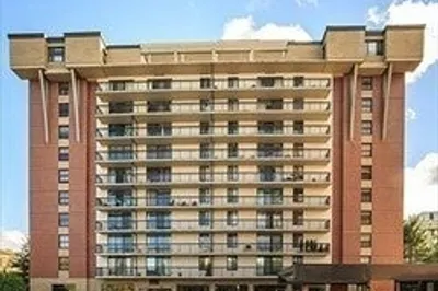 60 Longwood Ave #806