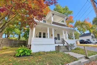 90 College St 1