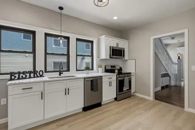 61 W Glen St 1