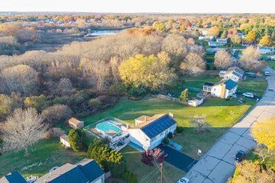 57 Mohawk Dr 1