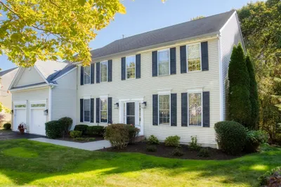 32 Independence Ln