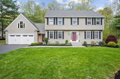 10 Autumn Hill Ln 1