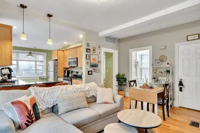 24 Pinckney St #2