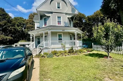 235 Oak St