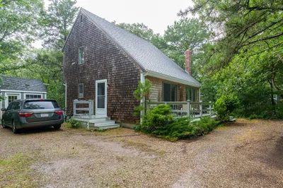 10 Saddle Club Road