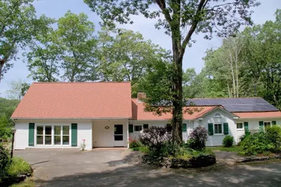 6 Turner Ln 1