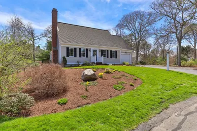 8 Teaberry Ave 1