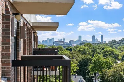 10 Williams St #83 1