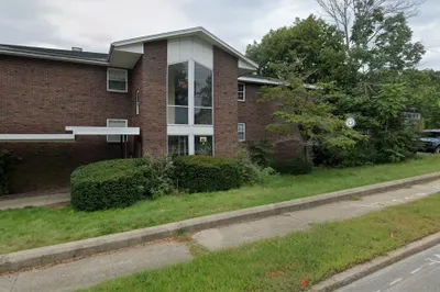 881 Main St #4 1