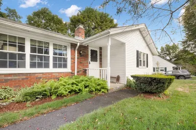 32 Scenic Dr