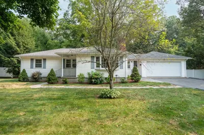 223 Wolf Swamp Rd 1