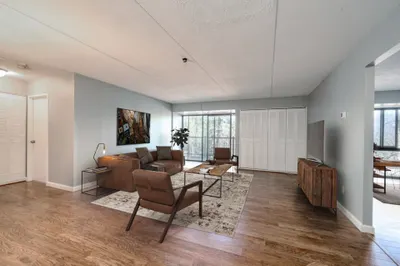 55 Tall Oaks Dr #304