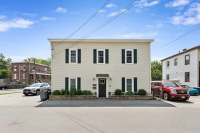 2 Hart St #B