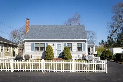 118 Magoun Ave 1
