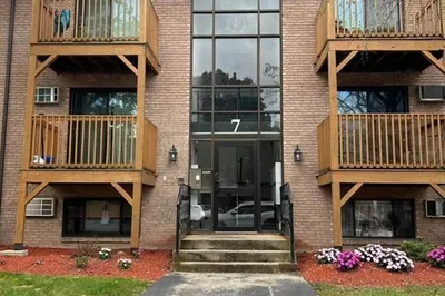 7 Lancelot Ct #4