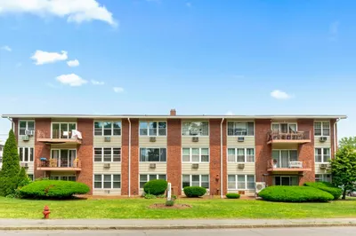 977 Westford St #4
