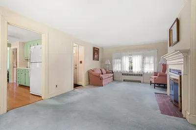 10 Maple St