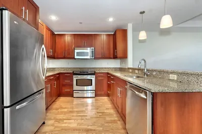 100 Station Landing #403