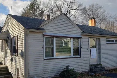 18 Pond St
