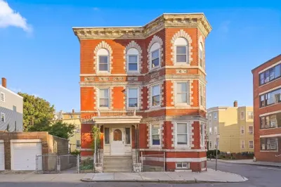 32 Ashley St #3 1