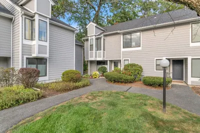 358 Nassau Dr #358 1