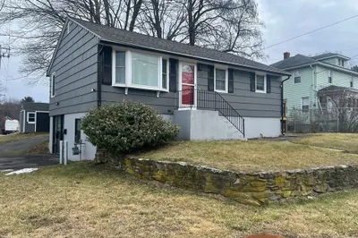 23 W Main St