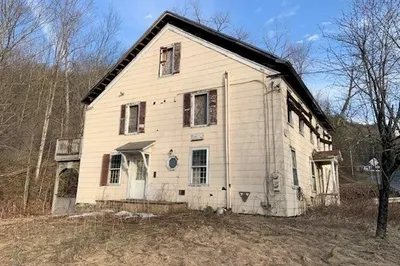 6 Greenfield Road