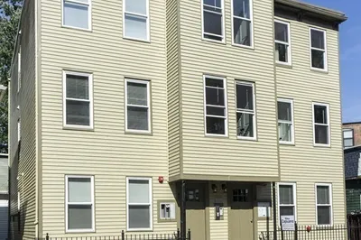 39-41 W Walnut Park