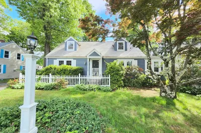 25 Hazen St 1