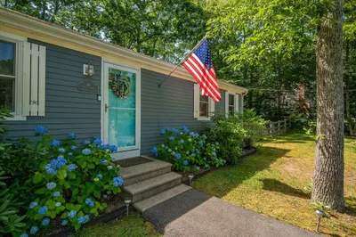 40 Oneida Ave