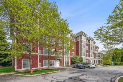 35 Commonwealth Ave #410