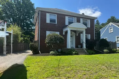 322 Lowell St 1