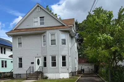 137-139 Commonwealth Ave