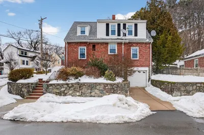 124 Floral Avenue 1