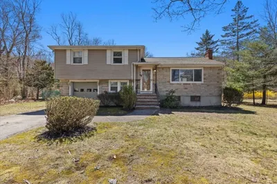 18 Stoughton St 1