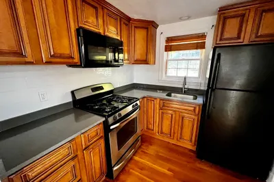 22 Bateman St #2